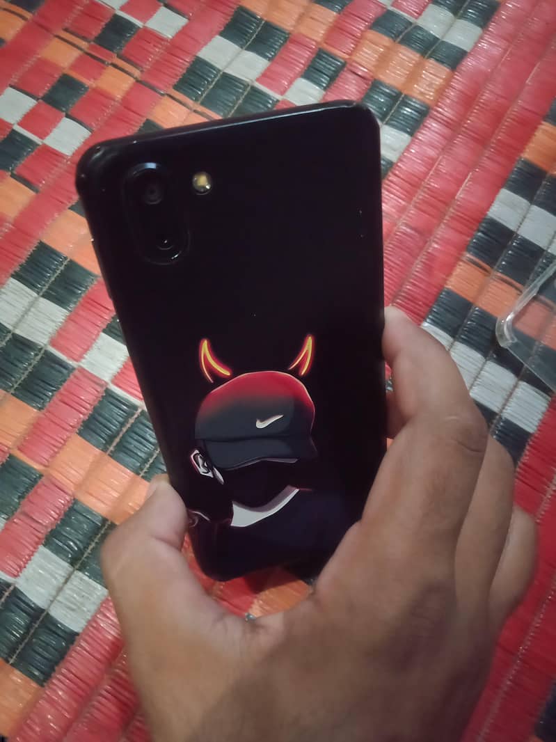 Sharp Aquos R2 4