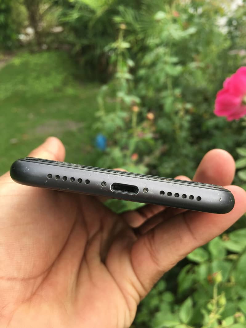 Apple iPhone 11 3