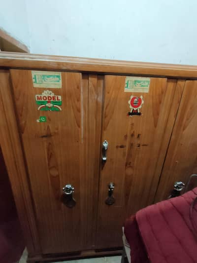 Almari/Safe/Almirah Excellent Condition Solid Body for sale at Discoun