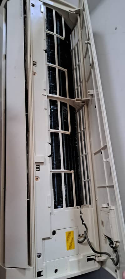 GREE Split AC Used – Good Cooling – Recently Serviced