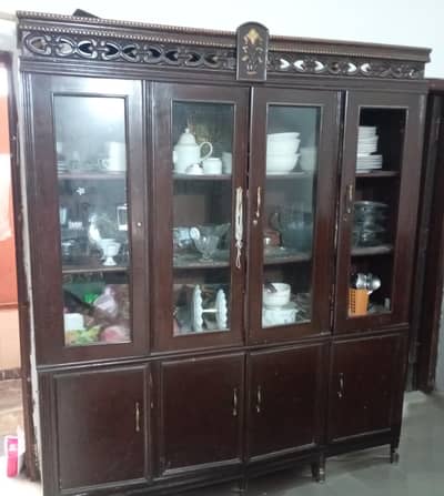 Showcase for crochety (bartan) solid food