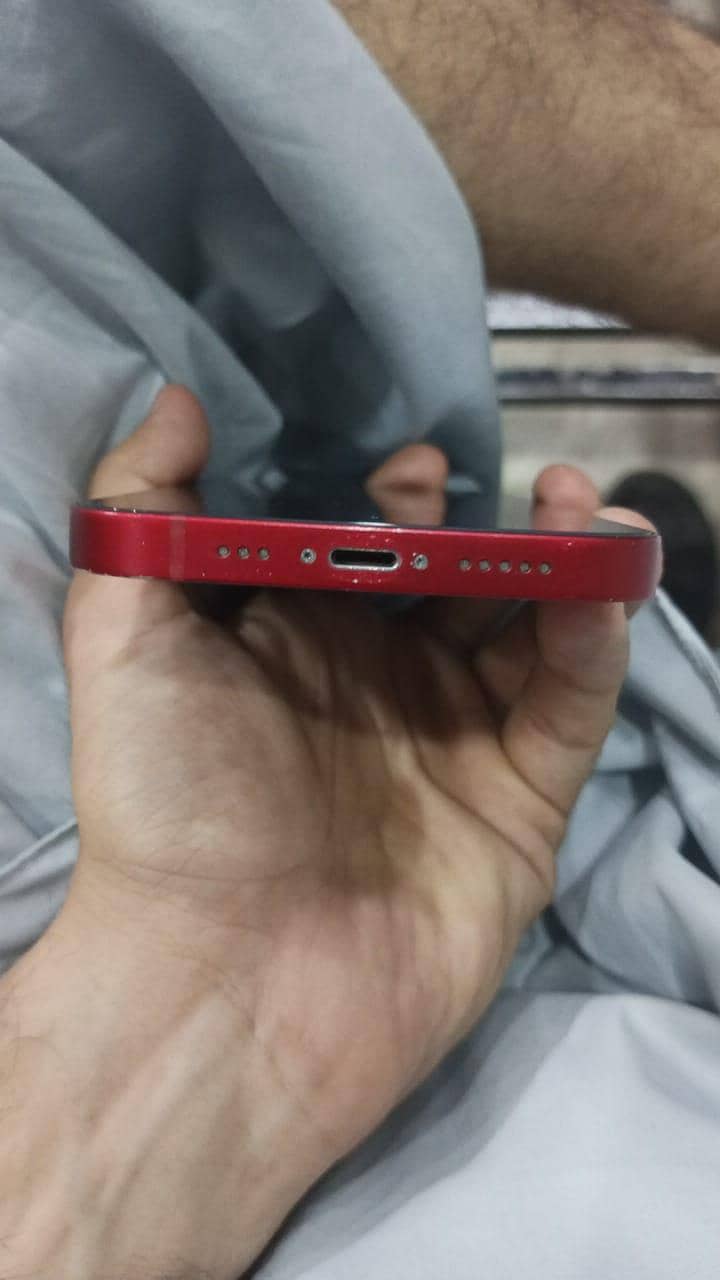 Apple iPhone 13 4