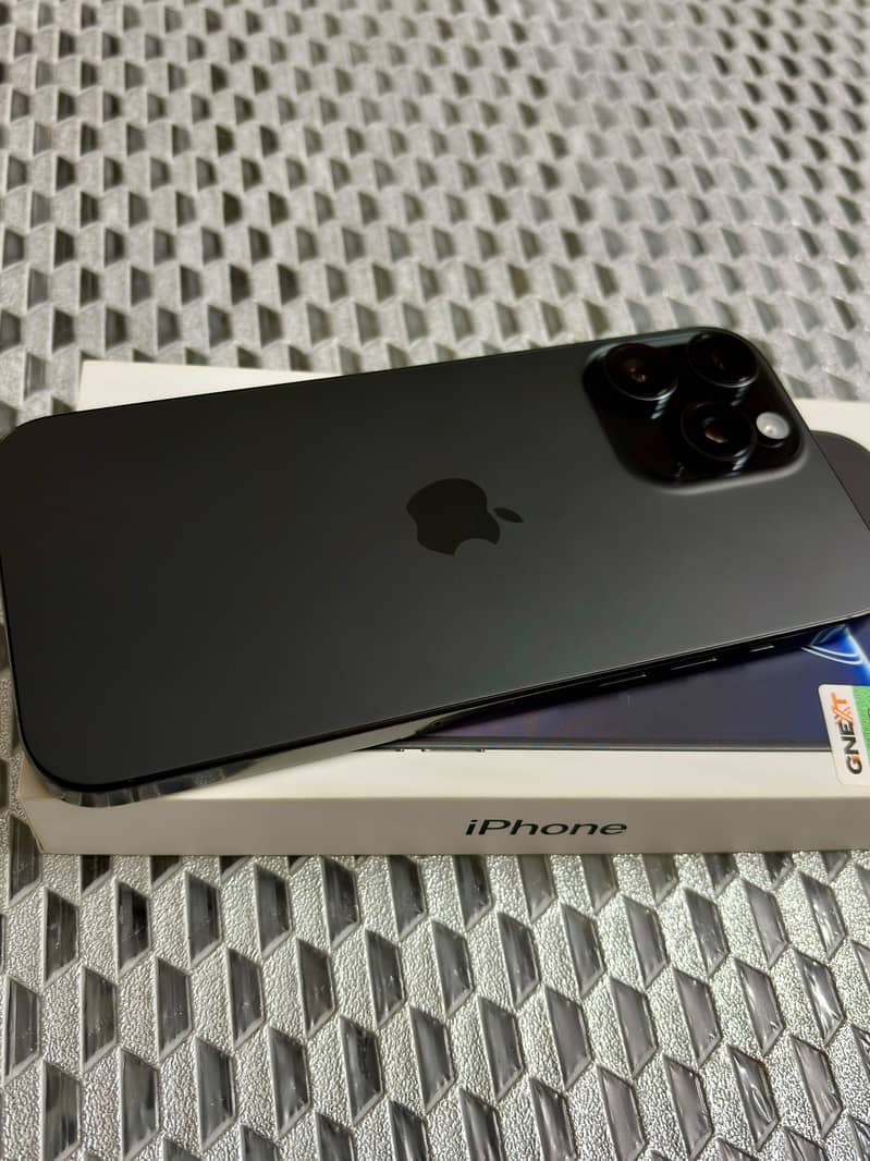 Apple iPhone 16 Pro Max 1