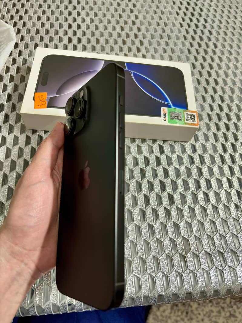 Apple iPhone 16 Pro Max 2