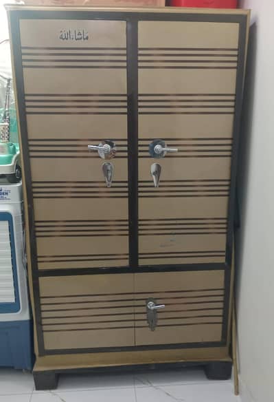 2 door almari in good condition