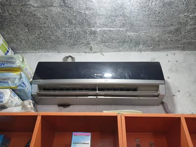 Gree 1.5 Ton Dc inverter ac Total genion.