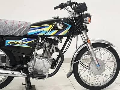 Brand New 2026 Black 125 10/10 condition all accessories