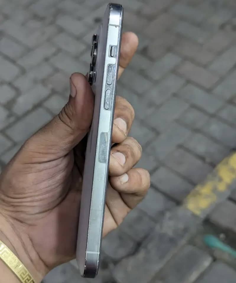 Apple iPhone 14 Pro 1