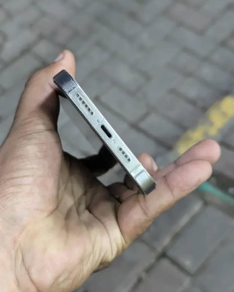 Apple iPhone 14 Pro 2