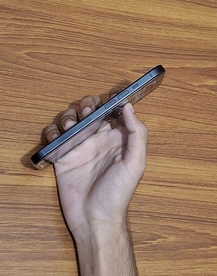 Apple iPhone 15 6
