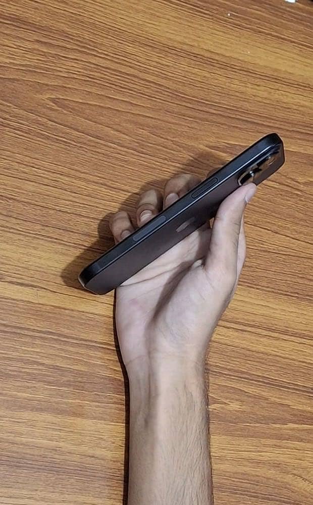 Apple iPhone 15 7