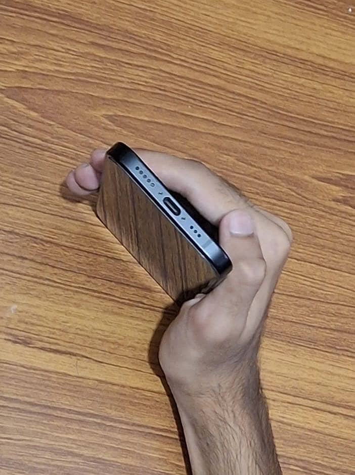 Apple iPhone 15 9