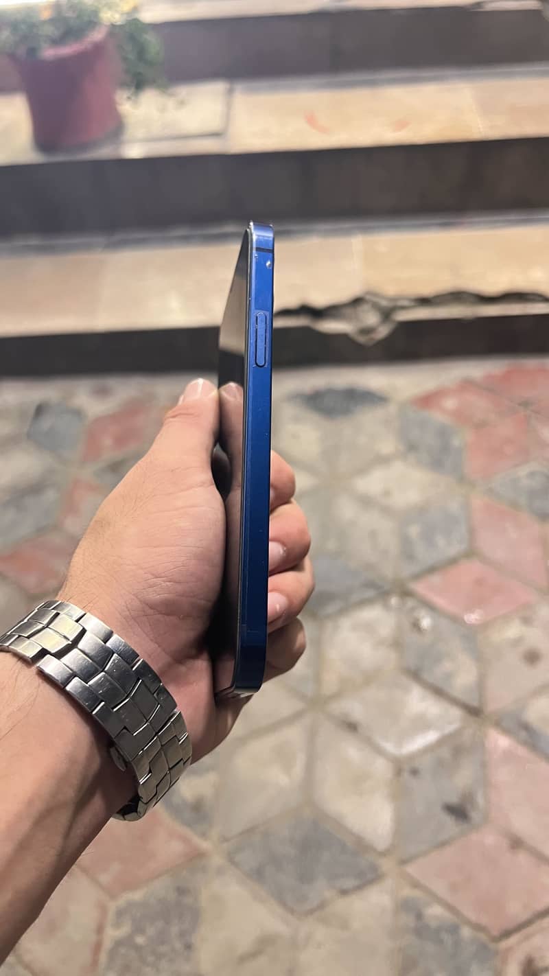 IPhone 12 3