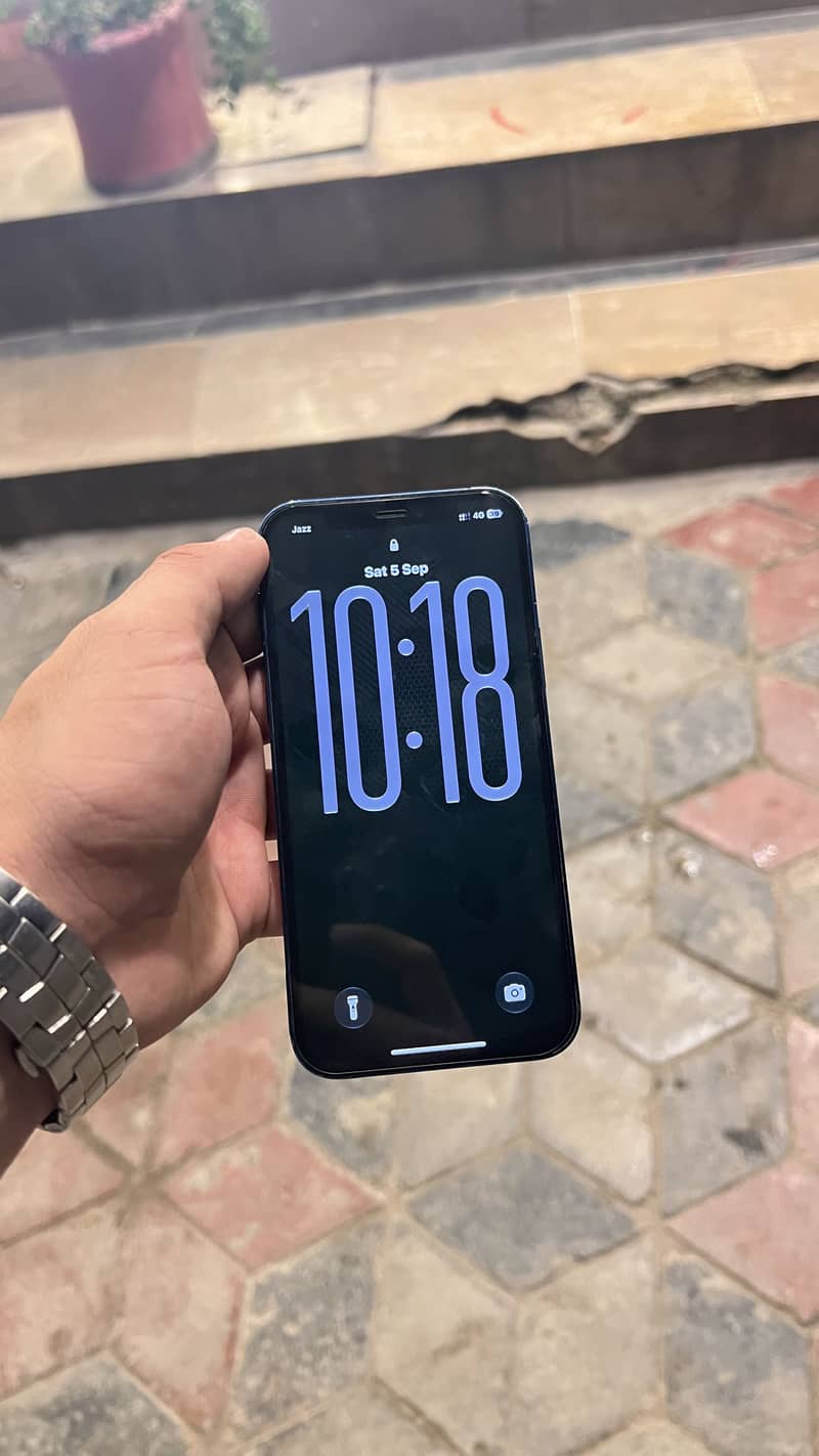 IPhone 12 4