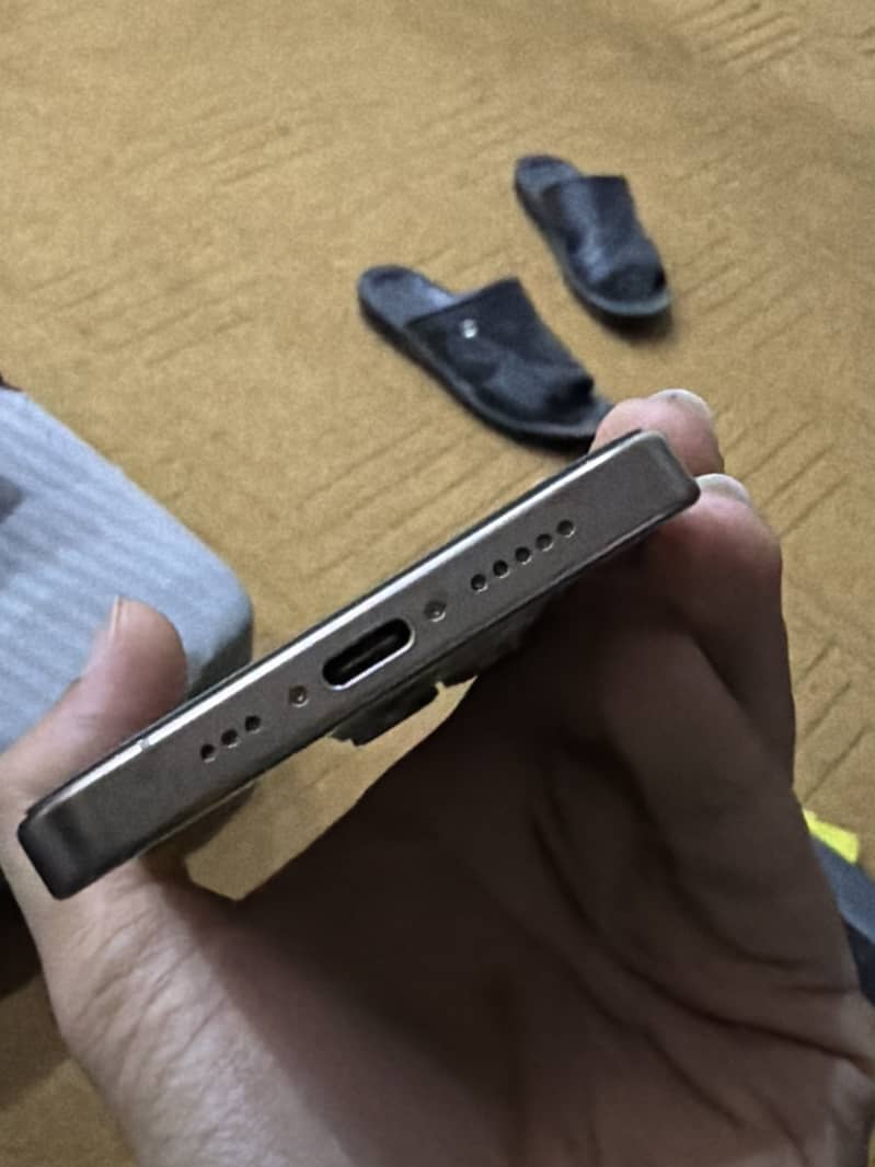 Apple iPhone 16 Pro 2