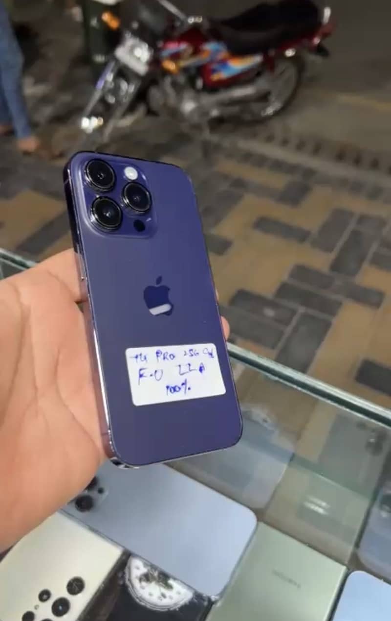 Apple iPhone 14 Pro 1
