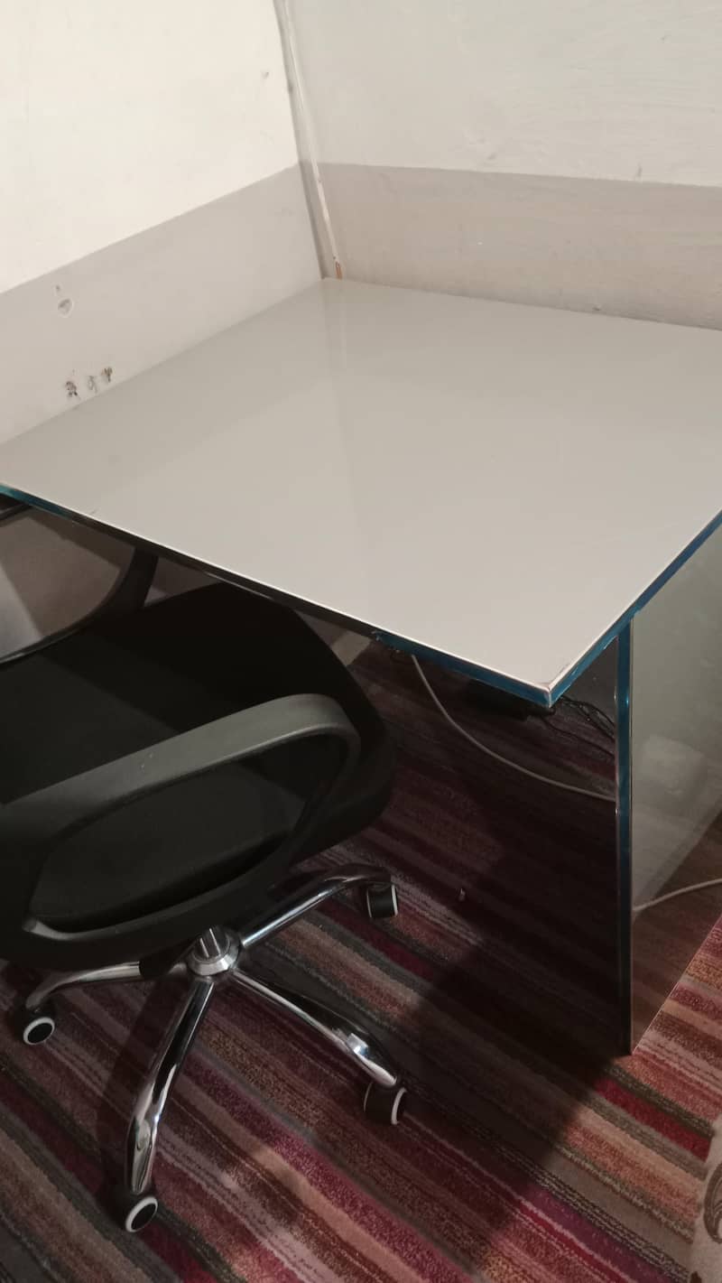 Portable to wall Table 0