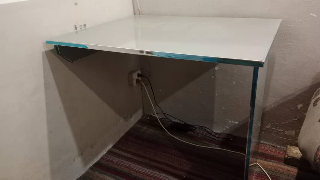 Portable to wall Table 1