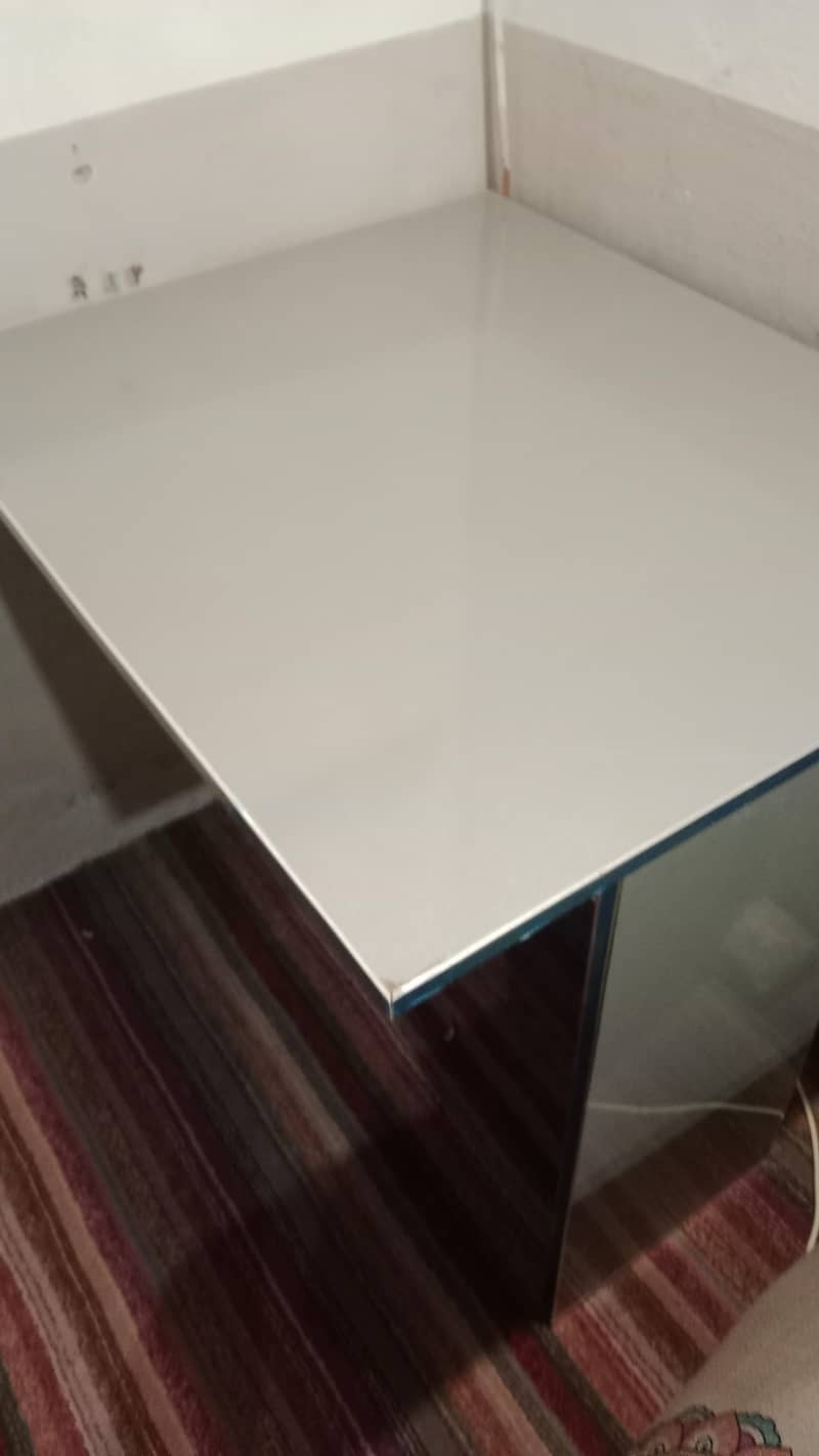 Portable to wall Table 3