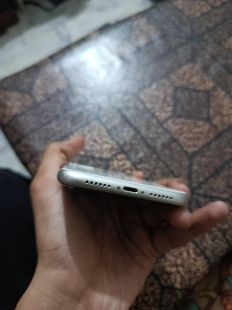 Apple iPhone 11 5