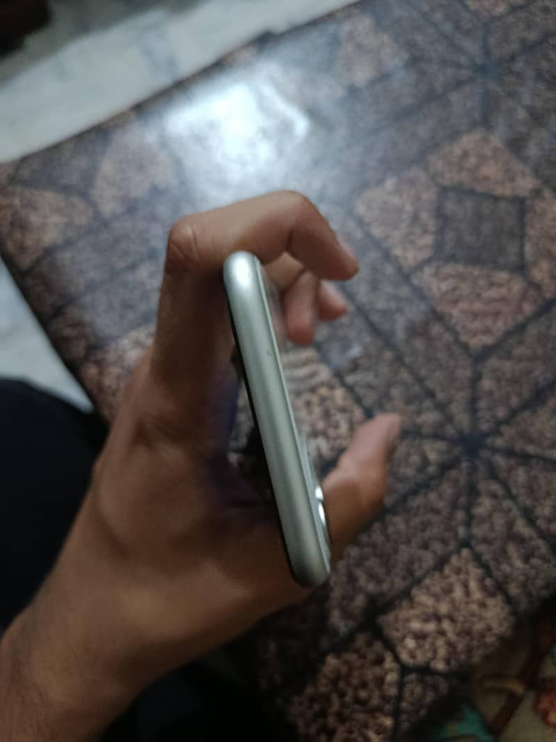 Apple iPhone 11 6