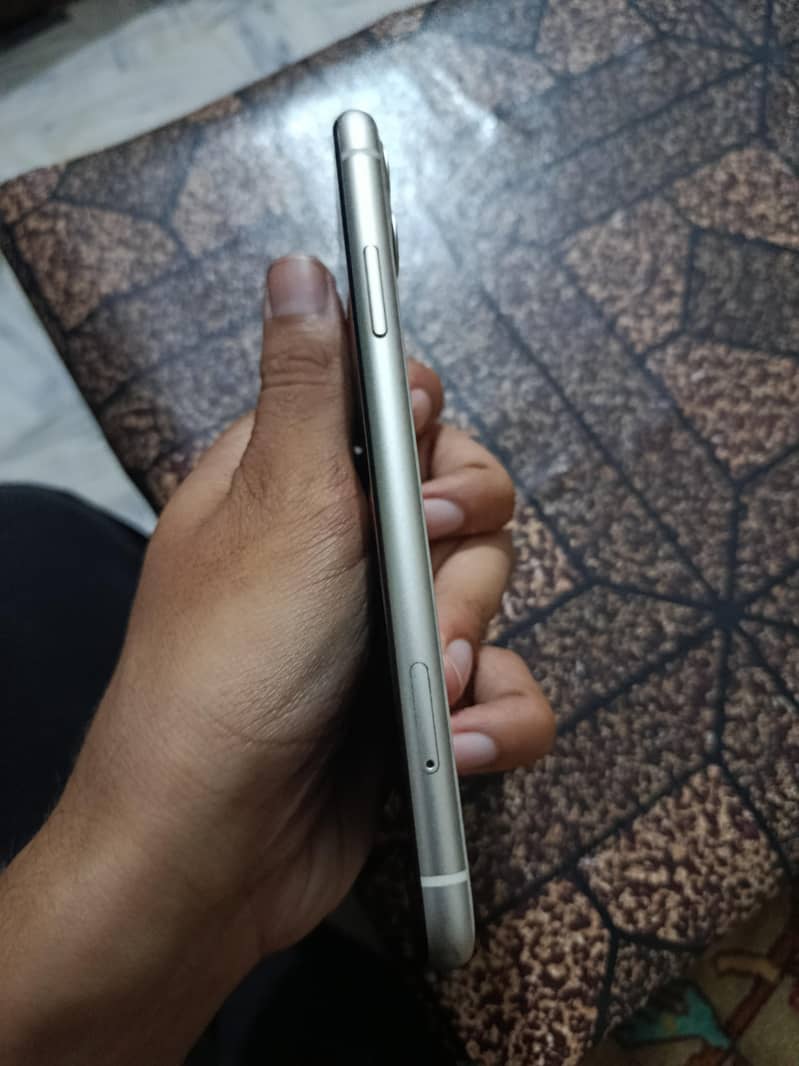 Apple iPhone 11 7