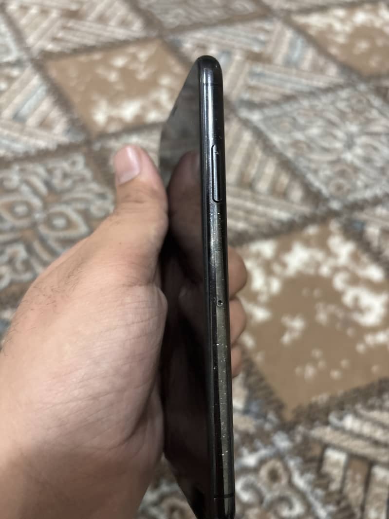 Apple iPhone X 4
