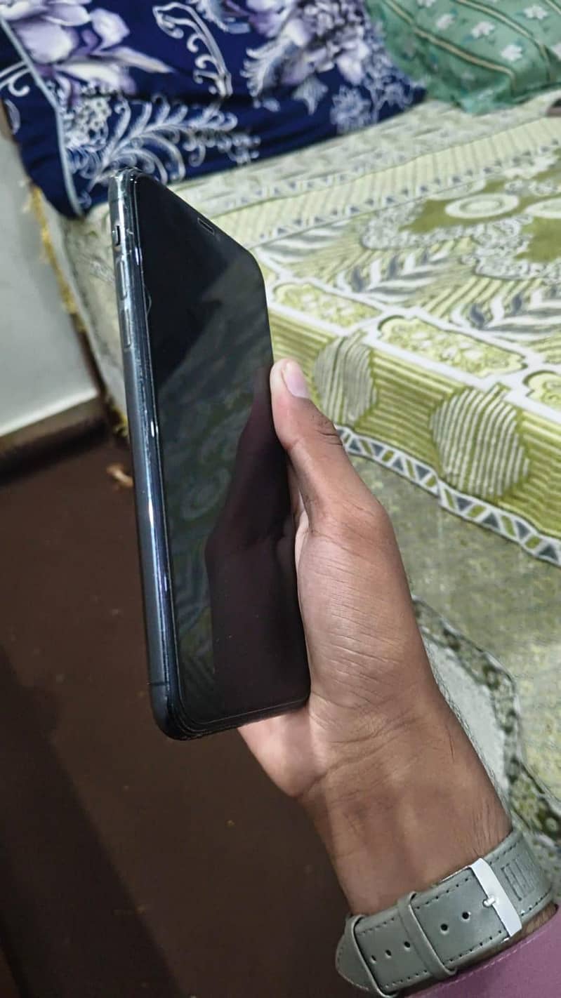 Apple iPhone 11 Pro Max 1
