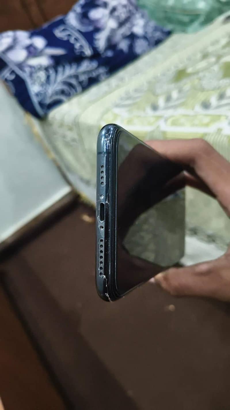 Apple iPhone 11 Pro Max 2