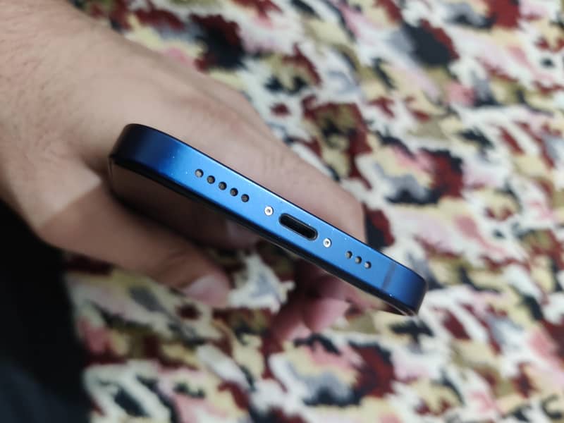 Apple iPhone 12 4