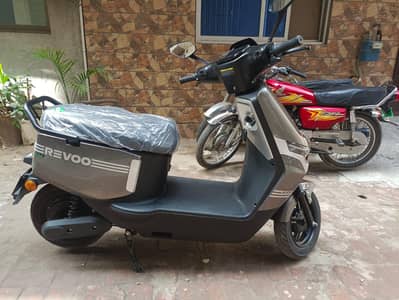 A11 Revoo electric scooty