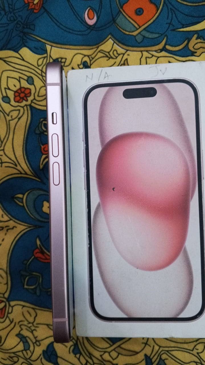 Apple iPhone 15 4