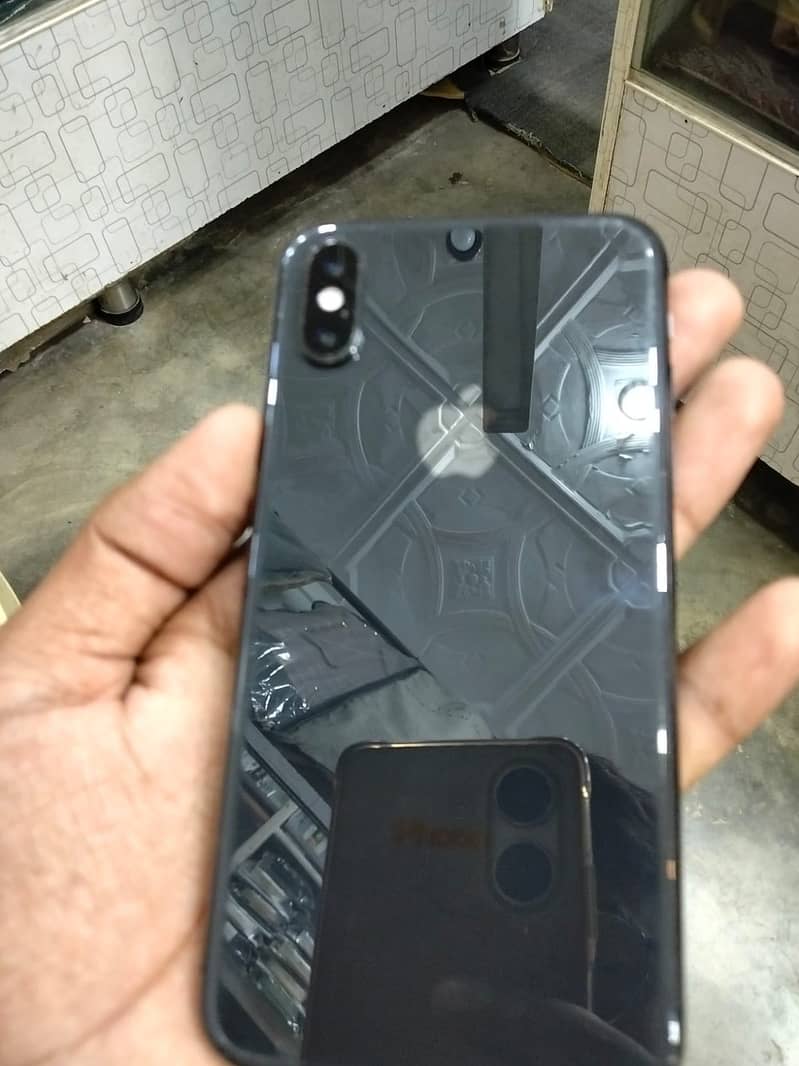 Apple iPhone XS 4