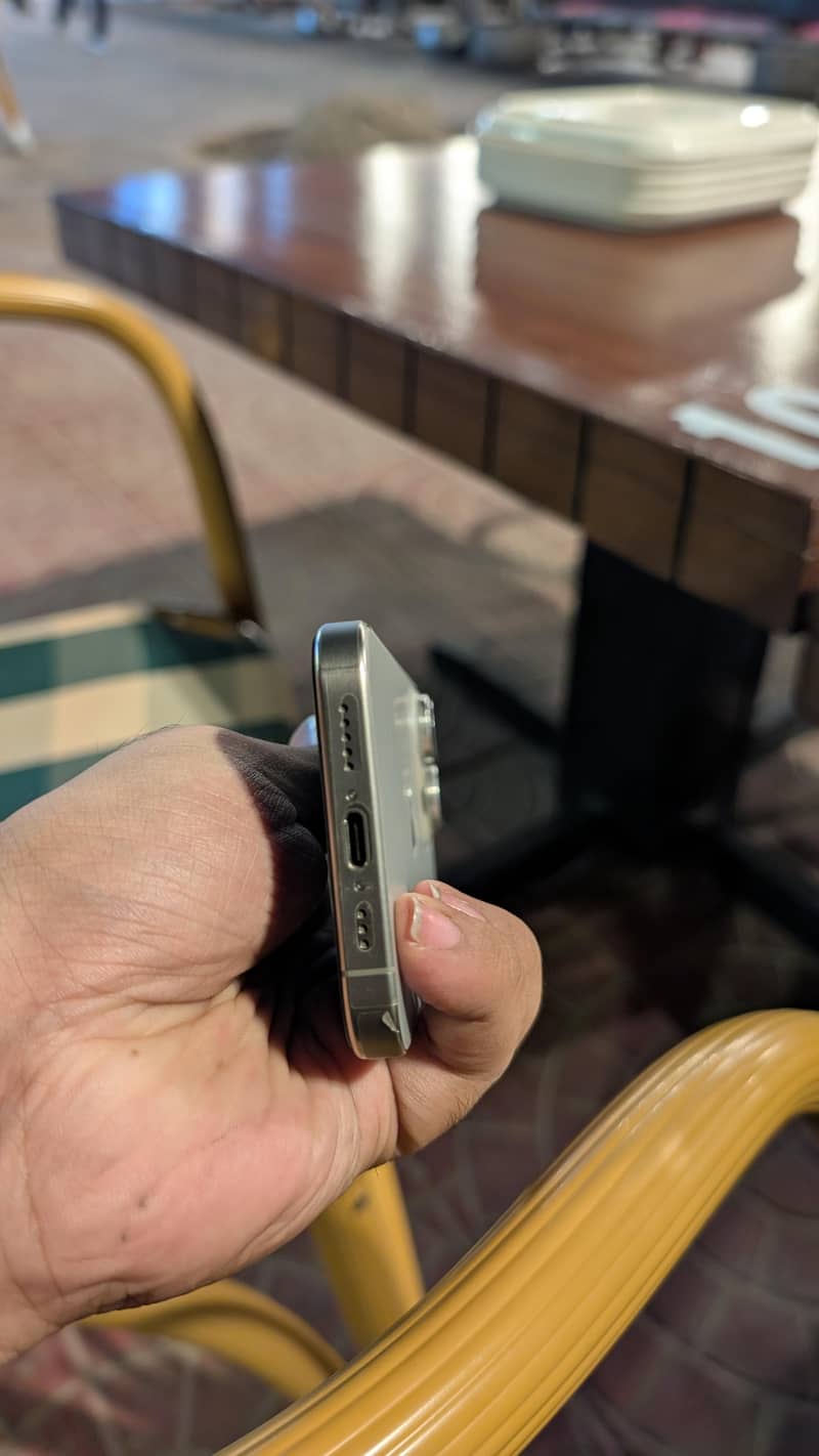 Apple iPhone 15 Pro 2