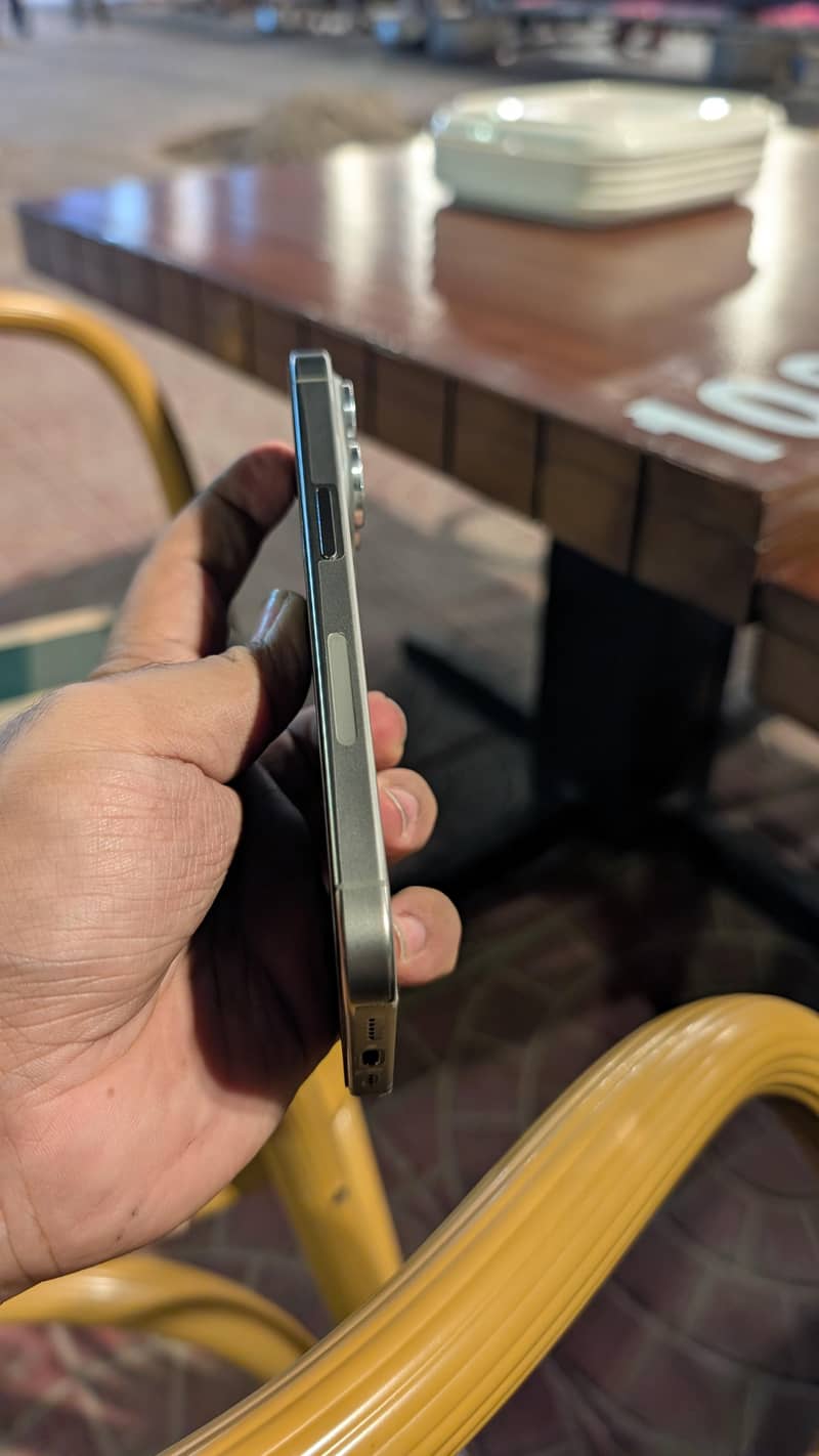 Apple iPhone 15 Pro 6
