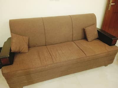 5 seater sofa with table set  in a very good condition for sale