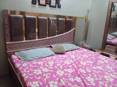 Beautiful Bedroom Bed Set for Sale