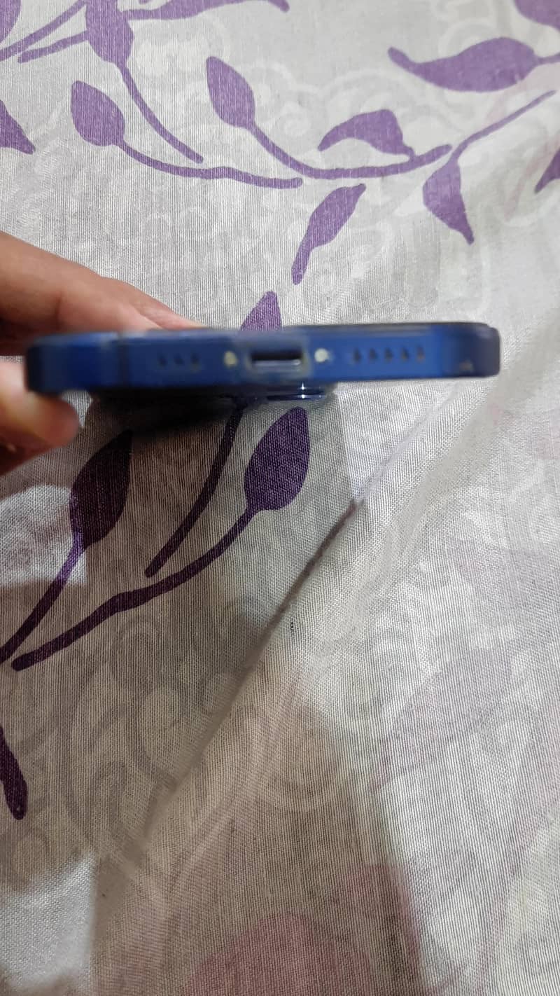 Apple iPhone 12 9