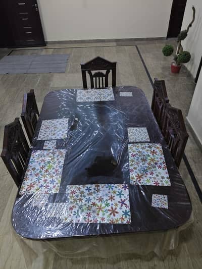 DINING TABLE  WITH CHAIRA FOR SALE
