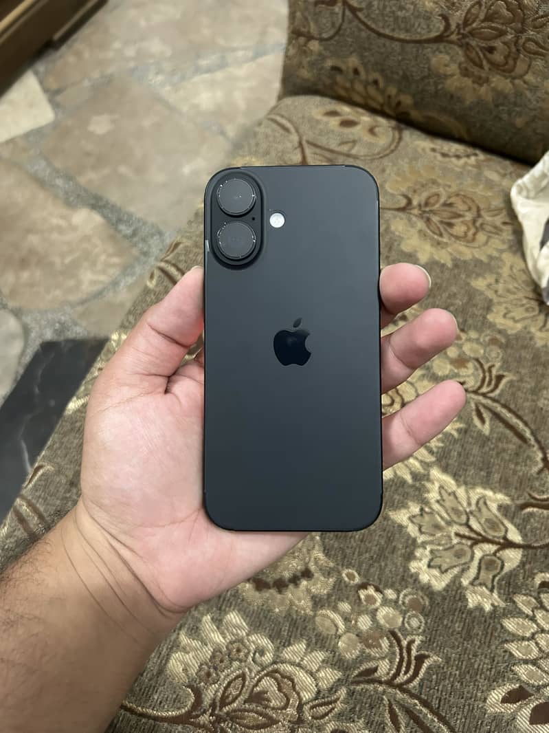 Apple iPhone 16 1