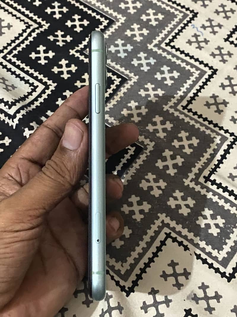 Apple iPhone 11 7