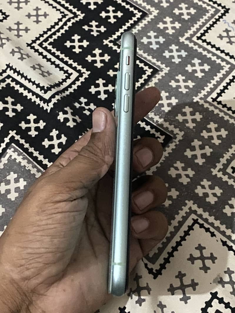 Apple iPhone 11 9