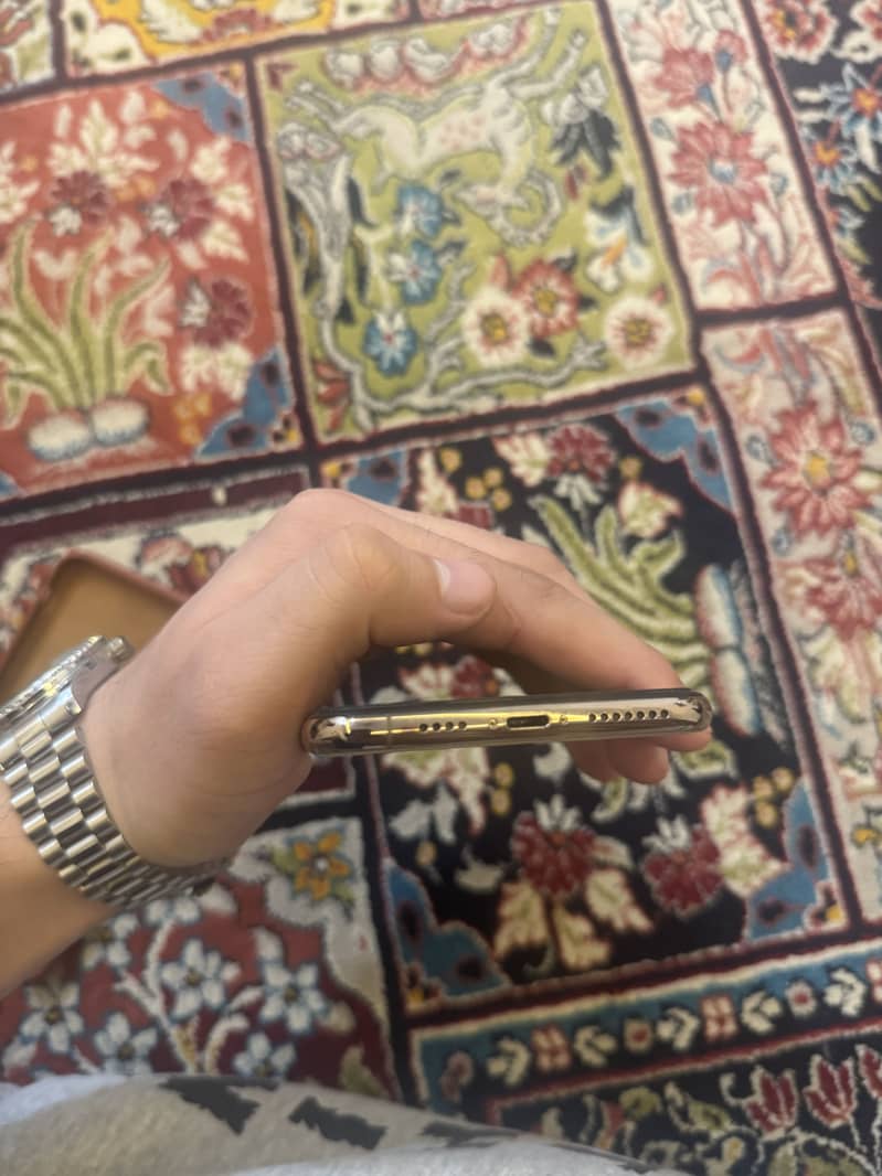 iPhone XS Max 2