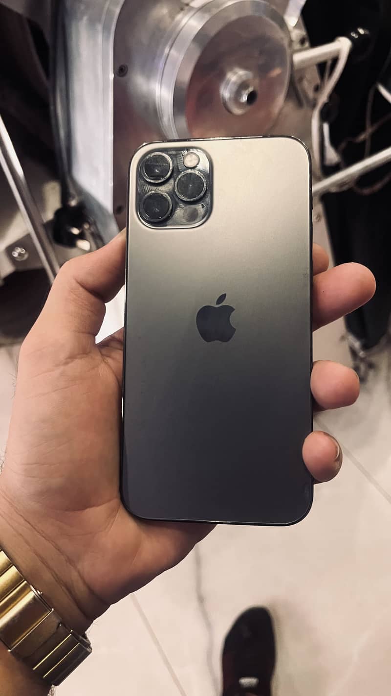 Apple iPhone 12 1
