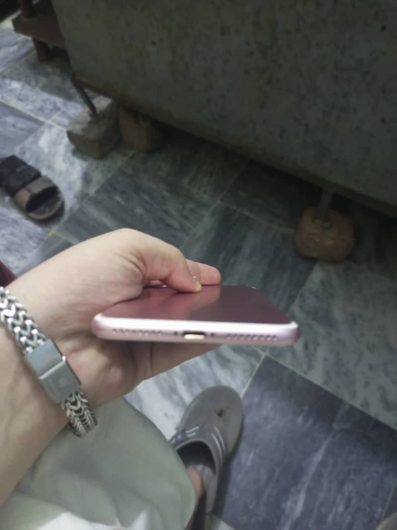 Apple iPhone 7 Plus 5