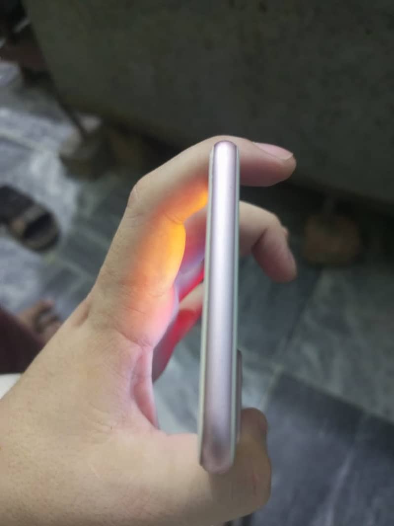 Apple iPhone 7 Plus 9