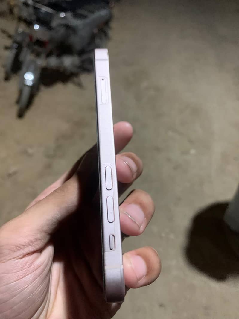 Apple iPhone 13 mini 4