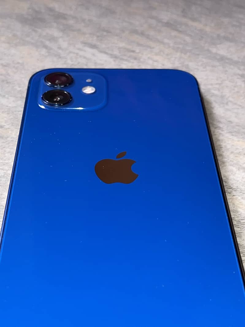 Apple iPhone 12 4