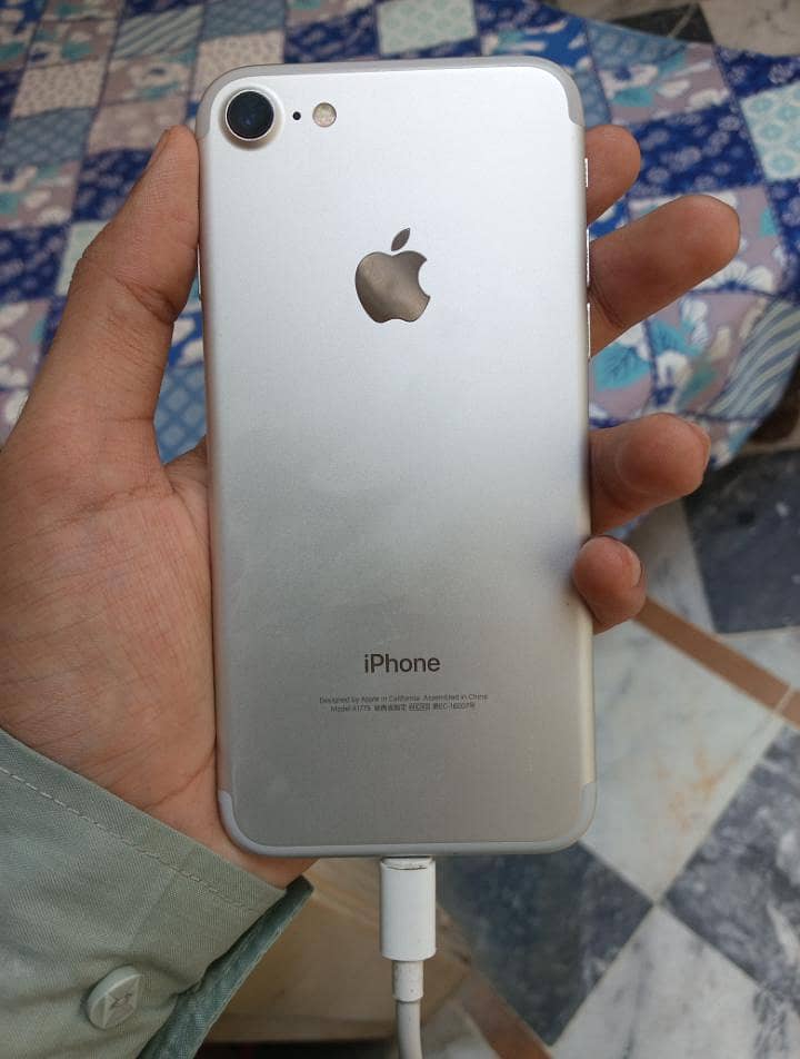 Apple iPhone 7 0