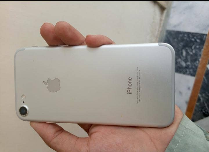 Apple iPhone 7 3